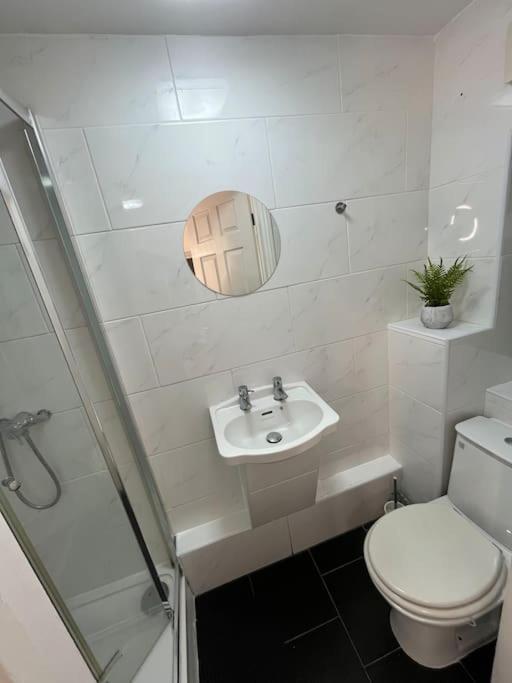 Apartament Modern & Stylish Haven In Heart Of