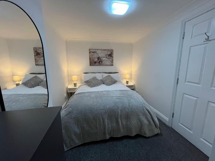 Modern & Stylish Haven In Heart Of Apartament Londra