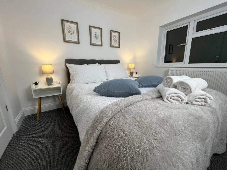 Modern & Stylish Haven In Heart Of Apartament Londra